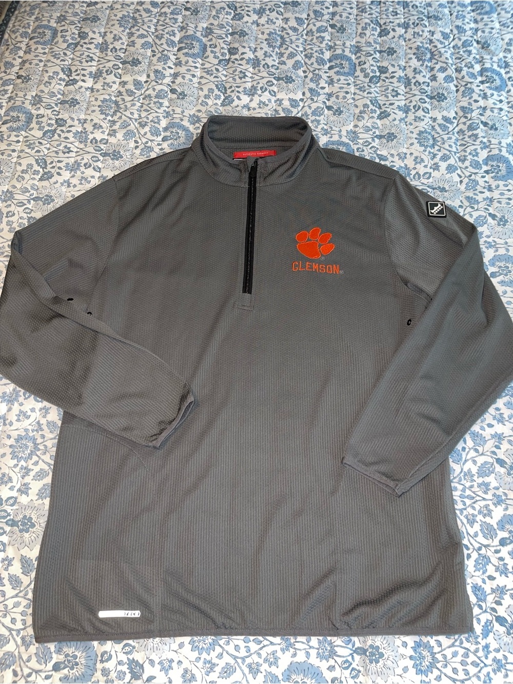 Clemson Tigers like new shirt size Large
